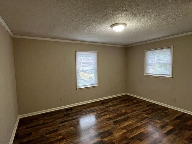 Building Photo - Burlington / Haw River