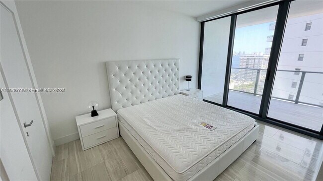 Building Photo - 1451 Brickell Ave