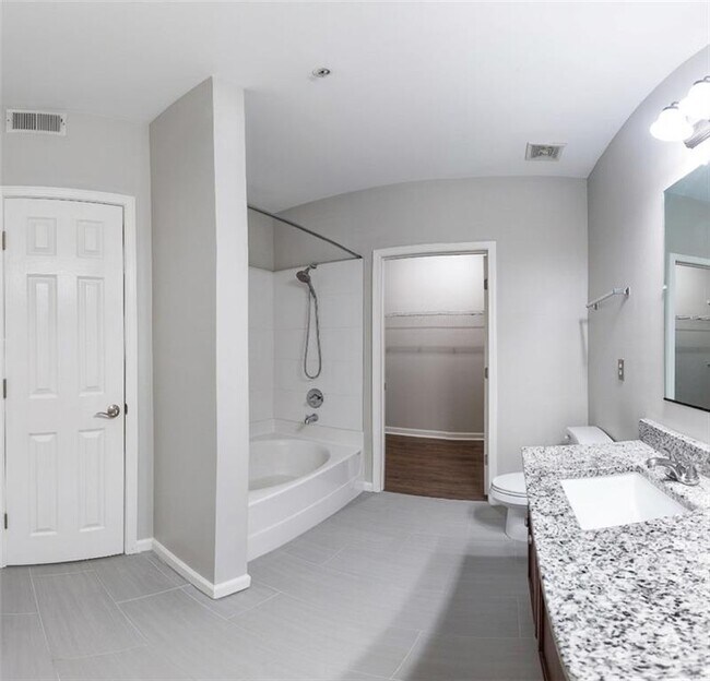 Building Photo - 2700 Pine Tree Rd NE