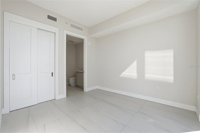 Building Photo - 275 1st Ave S