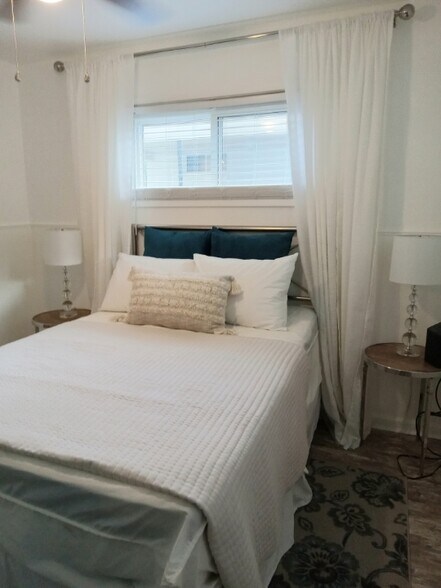 Building Photo - 1901 River Oaks Dr