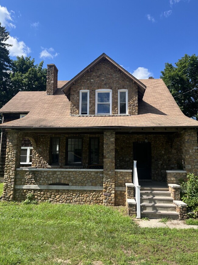 Building Photo - "Spacious 5-Bedroom Haven with 3 Full Baths in Kenvil, NJ – Your Dream Home Awaits at 447 Rt 46!"