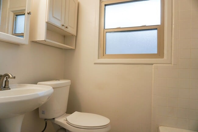 Building Photo - 194 E 4800 S