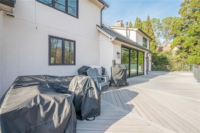 Building Photo - 4562 Columns Dr SE