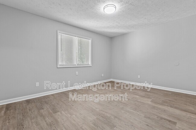 Building Photo - 1649 Foxhaven Dr
