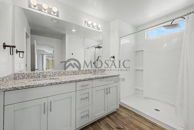 Building Photo - 1304 W Inca Dr