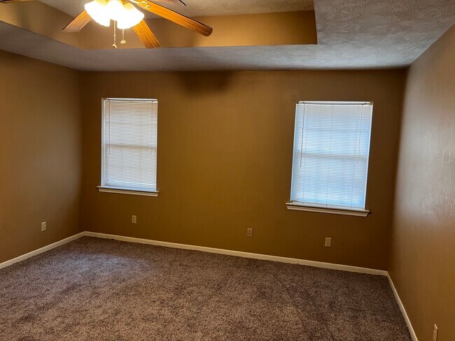Building Photo - 4009 Hunter Creek Dr