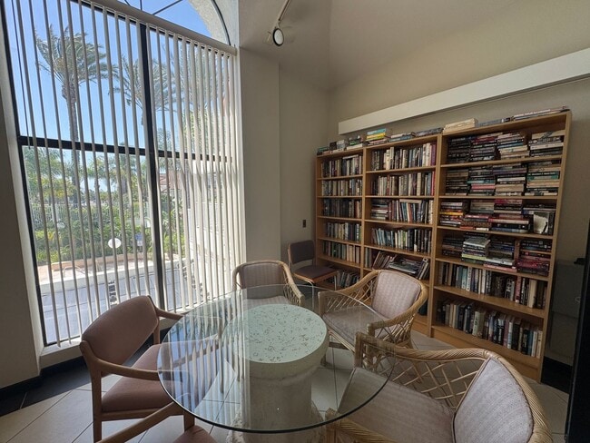 Building Photo - Palm Colony End Unit | Resort Living Included!