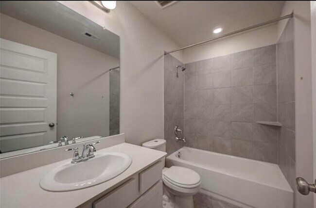 Building Photo - 1123 Vine House Dr