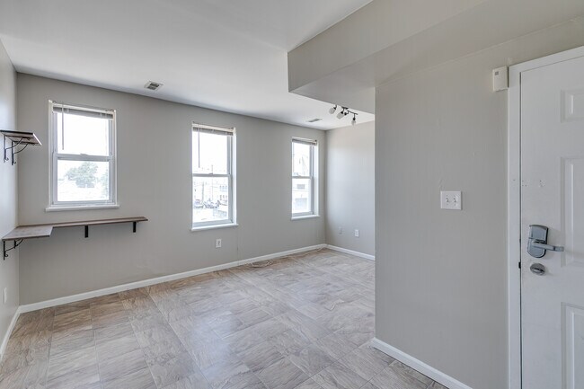 Building Photo - 6602 Ridge Ave