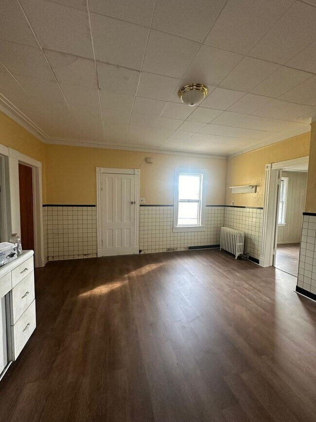 Building Photo - 505 Birch St