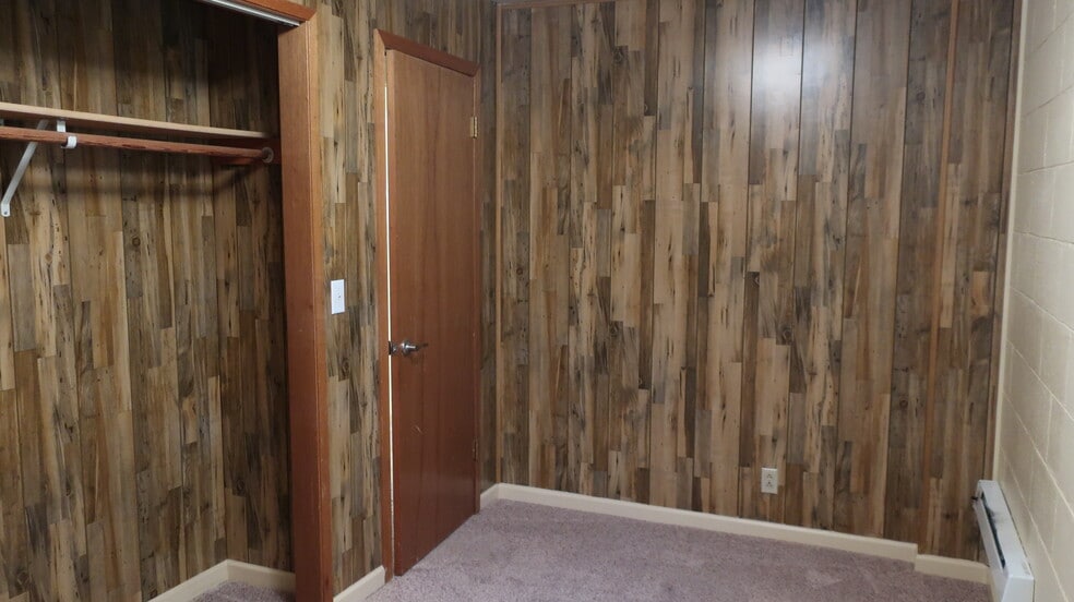 Building Photo - 610 Easy St