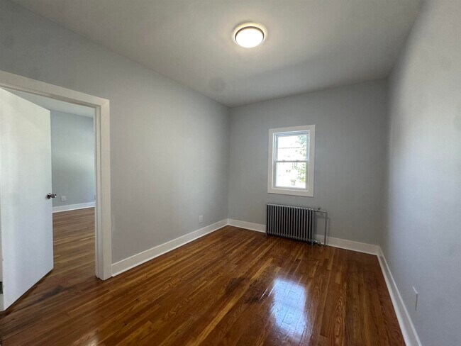 Building Photo - 707 New York Ave