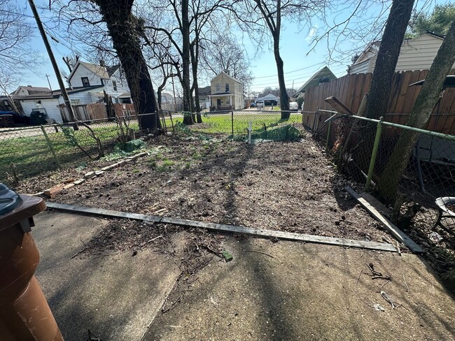 Building Photo - 3 BEDROOM 1 BATH NEWLY REMODELED in HAMILTON