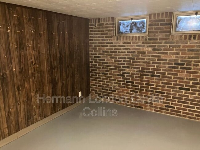 Building Photo - 10623 Landseer Dr