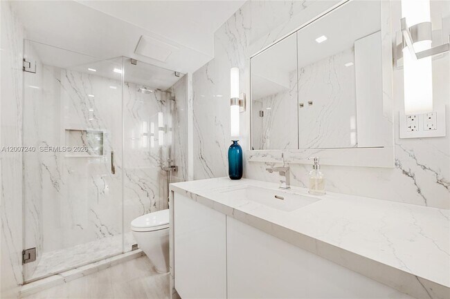 Building Photo - 2901 S Bayshore Dr