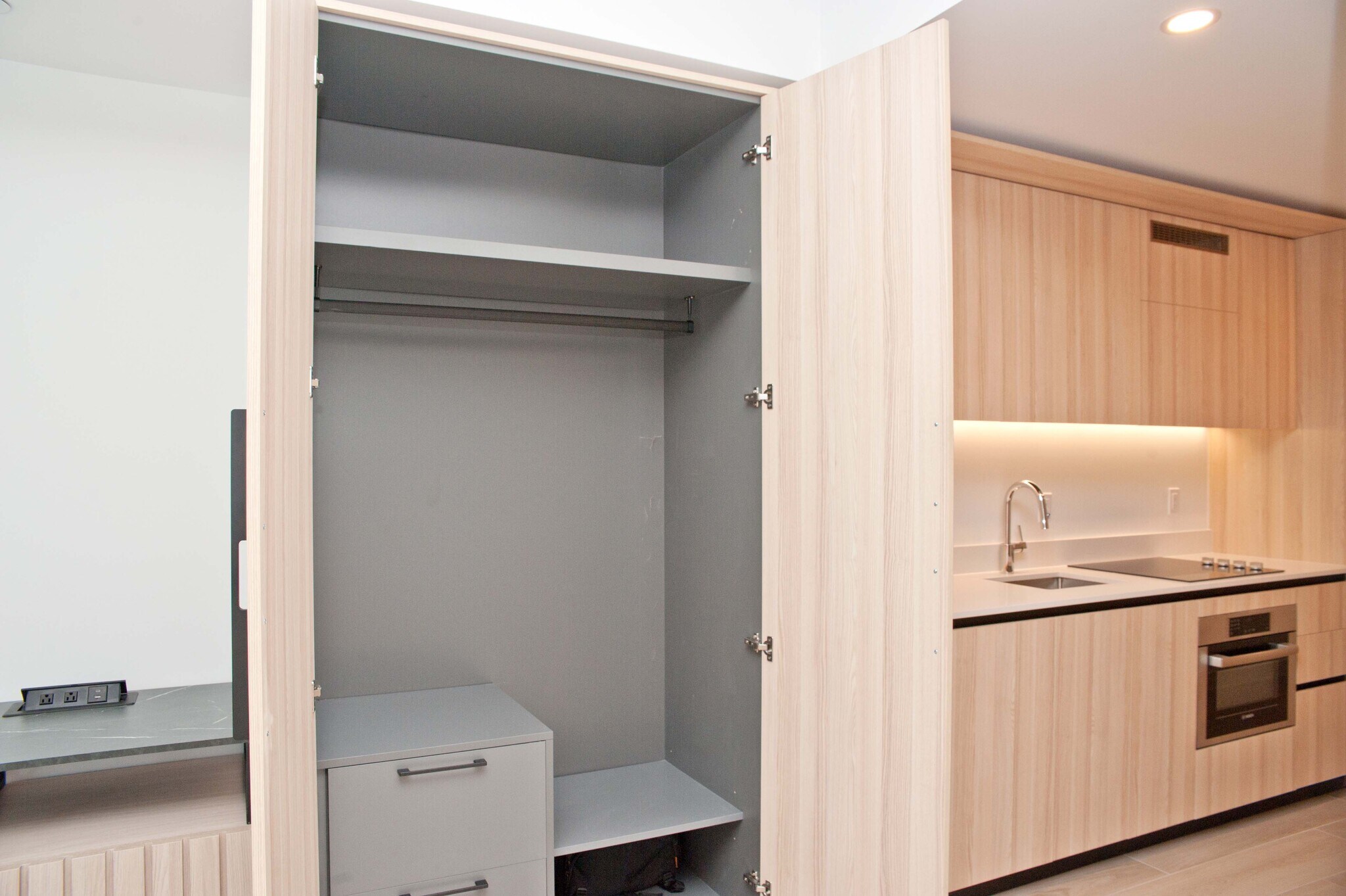 Building Photo - 225 N Miami Ave