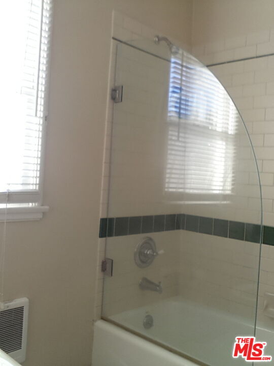 Building Photo - 304 S Reeves Dr