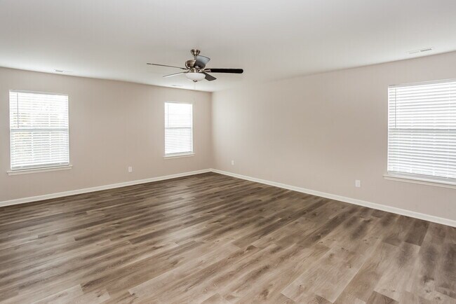 Building Photo - 926 Ramsgate Dr SW