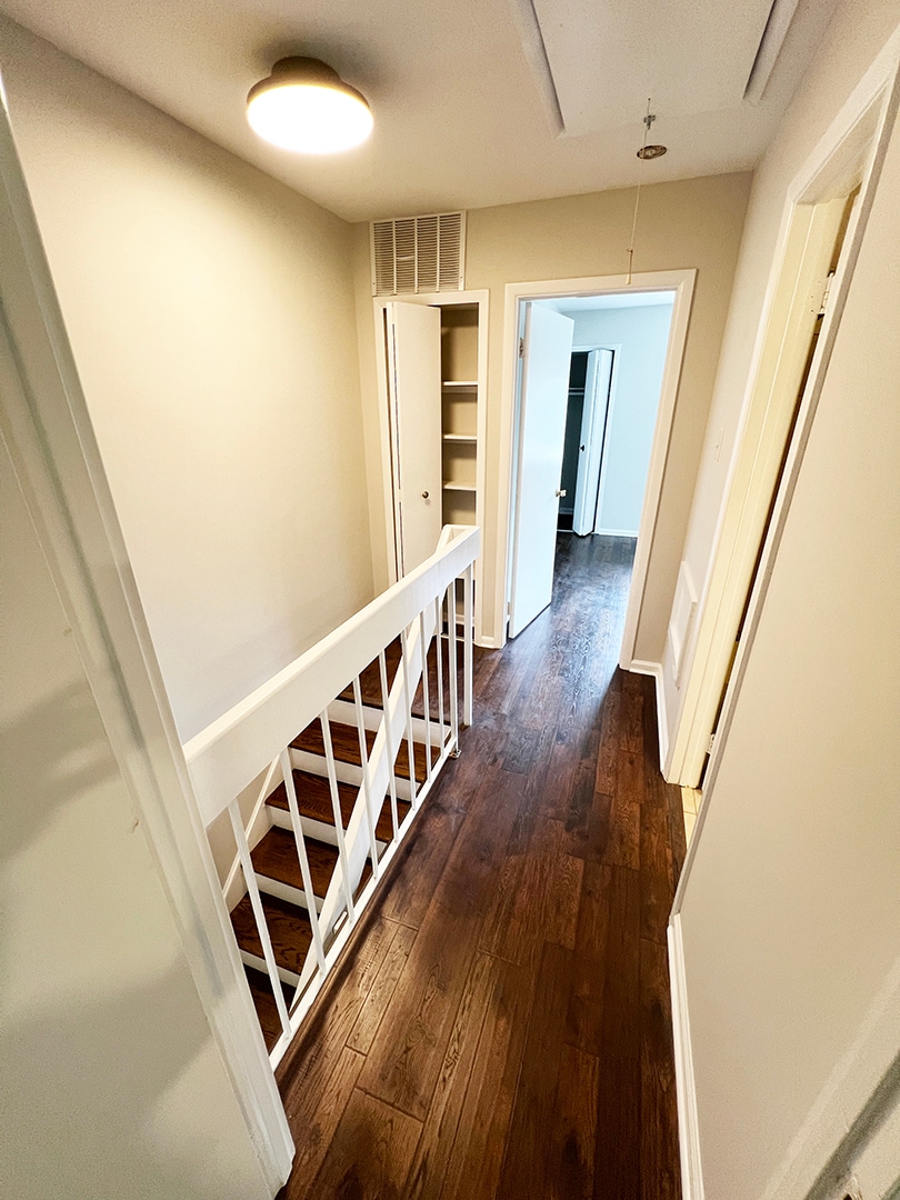 Building Photo - 3069 Hawthorne Dr NE