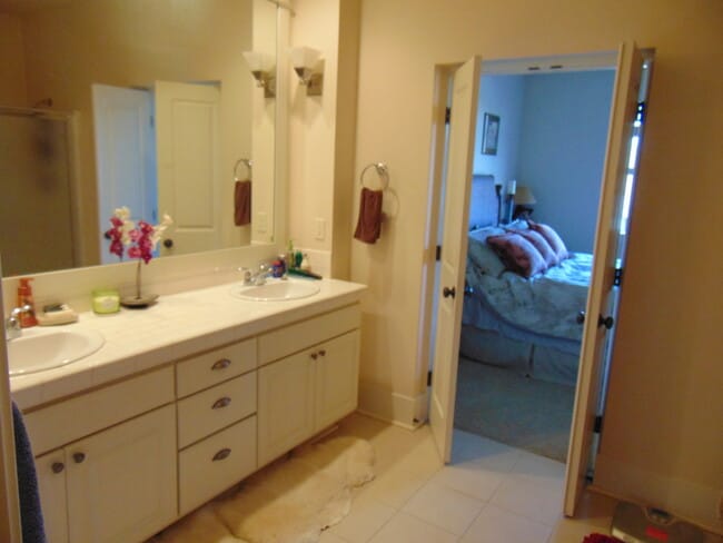 Building Photo - Quiet home close to shopping and Max