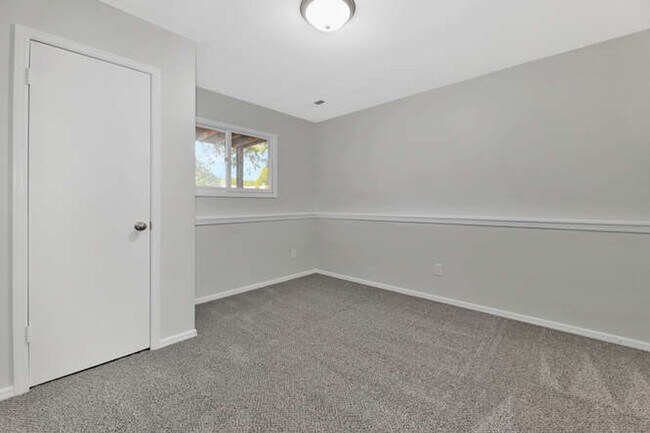 Building Photo - 2025-2027 N. Rosewood Ct.