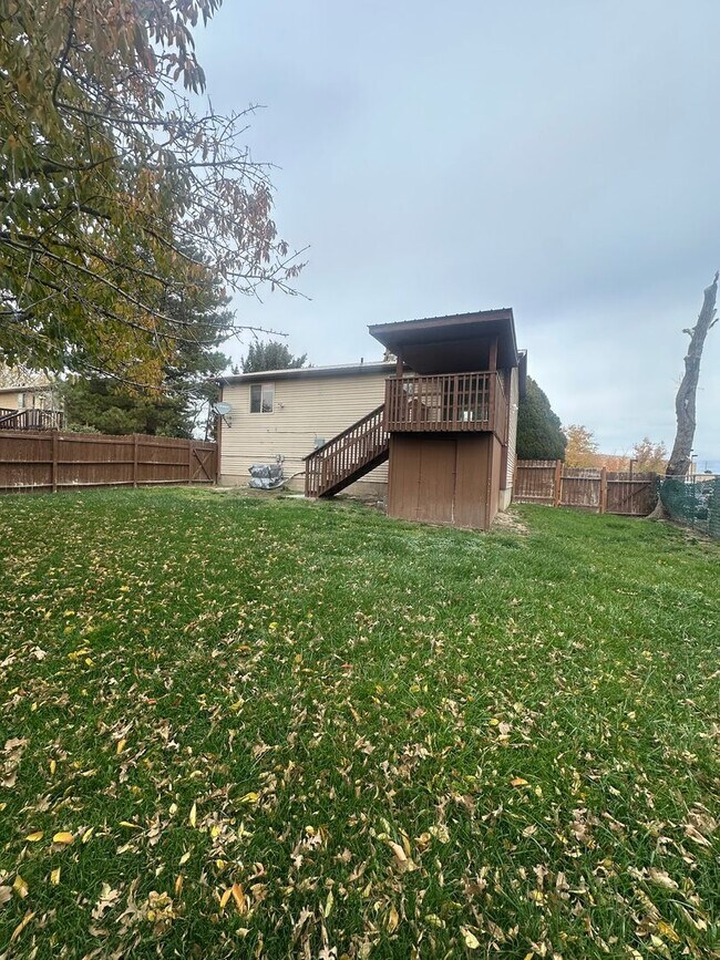 Building Photo - Beautiful 4-Bedroom, 2-Bath Home with Classic Layout and Large Yard