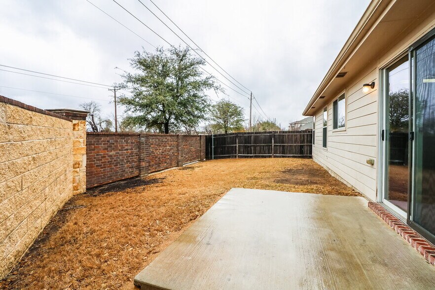 Building Photo - 10001 Chrysalis Dr