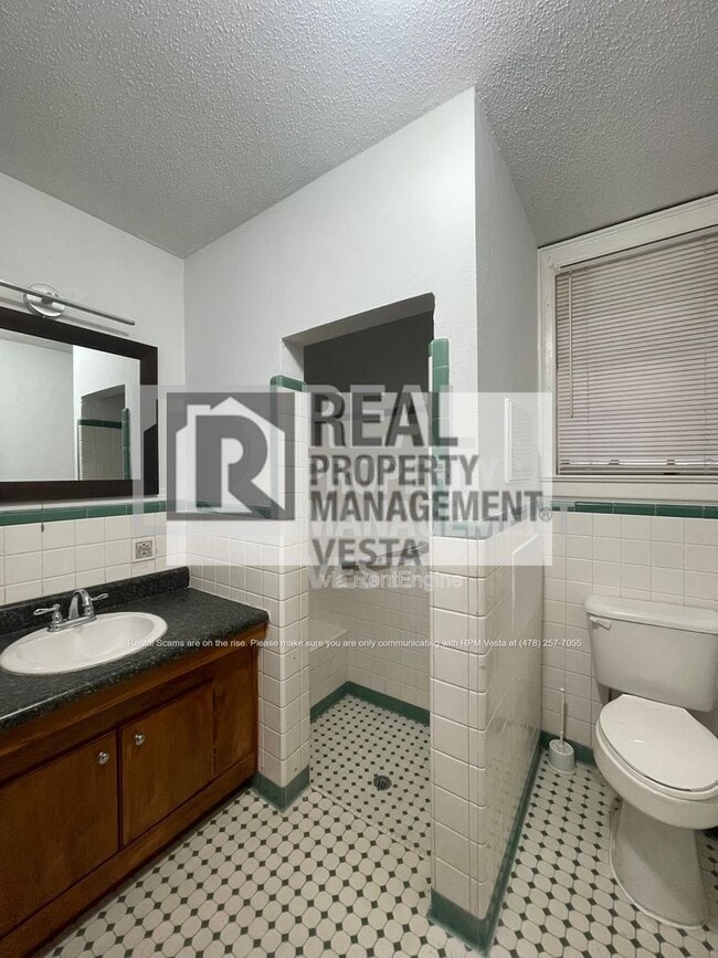 Building Photo - 1256 Winton Ave