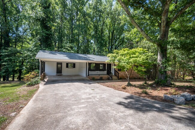 Building Photo - 1051 Crooked Creek Rd