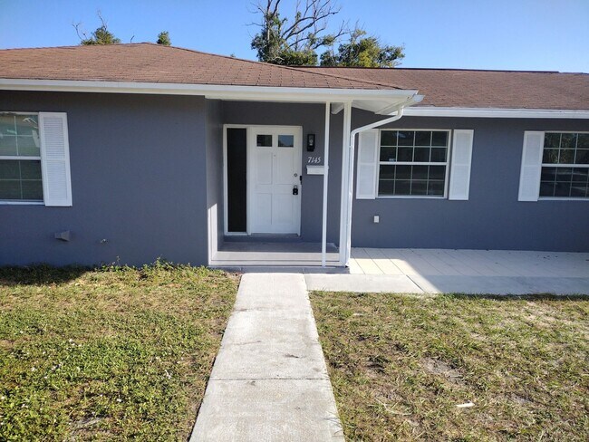 Building Photo - 3 bed 2 bath Duplex