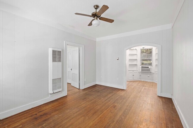 Building Photo - 202 E 31st St