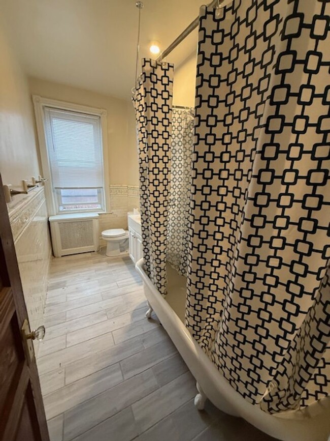 Building Photo - Studio Apartment Available Now