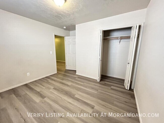 Building Photo - 1723 W Bayeux Dr