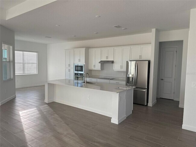 Building Photo - 7796 Lakes Edge Ln