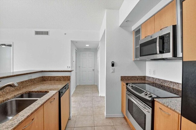 Building Photo - 625 Casa Loma Blvd