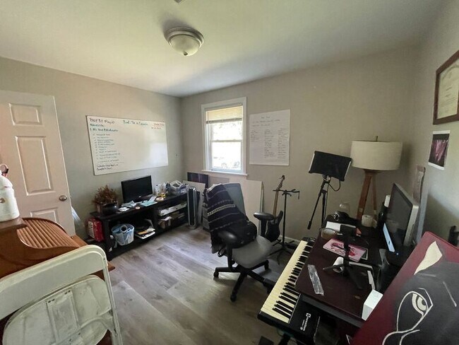 Building Photo - 2403 5th Ave