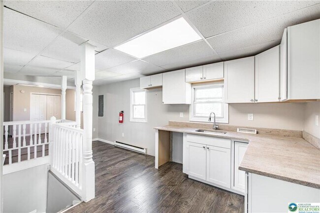 Building Photo - 1240 Pembroke Rd