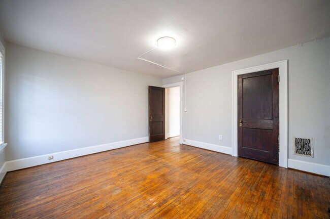 Building Photo - 838 Dennison Ave