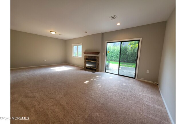 Building Photo - 283 Plum Dr