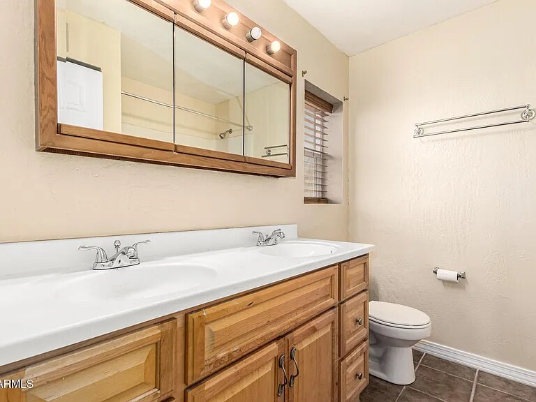 Building Photo - 703 E Taylor St