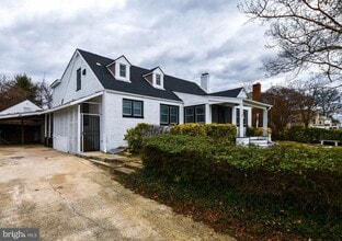 Building Photo - 3802 Cedar Dr