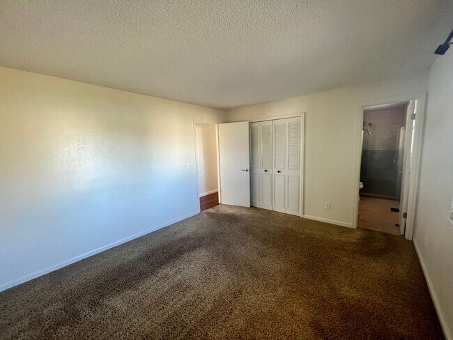 Building Photo - Spacious 3bed, 2.5 bath, Willow Park House in Aurora