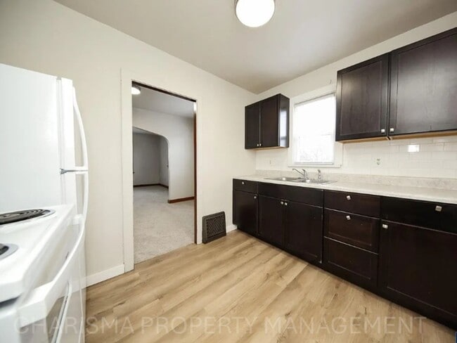 Building Photo - Charming 3 BD Home Across from Emerson Park – Move-In Ready!