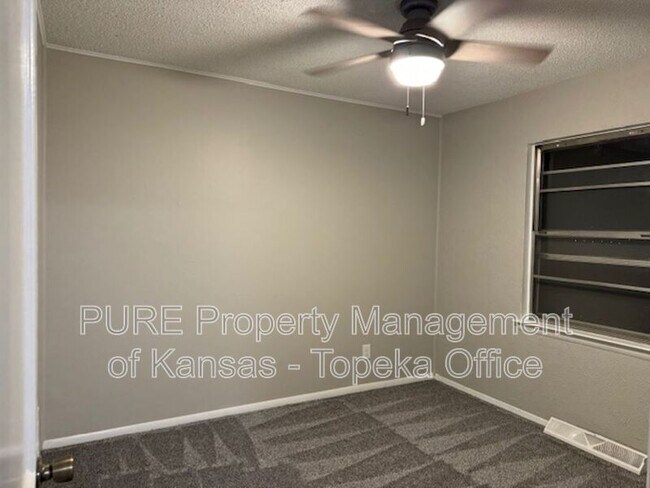 Building Photo - 2416 SW 25th Dr