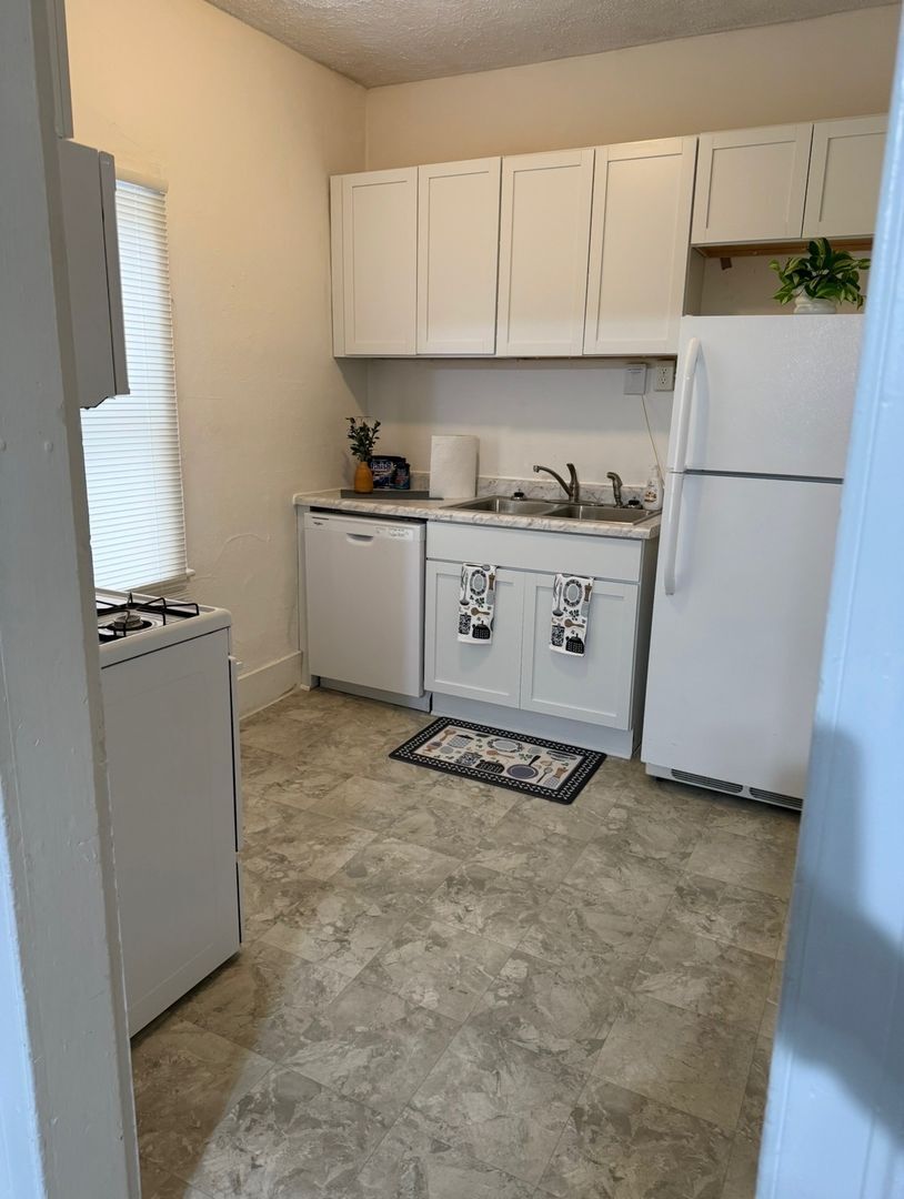 Building Photo - 800-806 N 8th / 718 Union