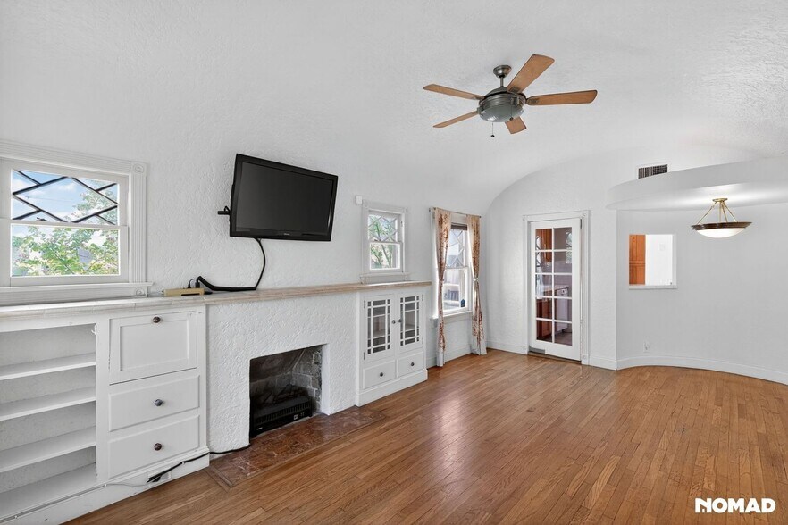 Building Photo - 1711 E Earll Dr