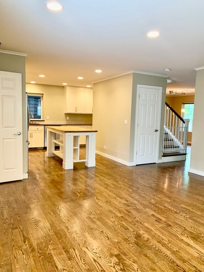 Building Photo - Madison Valley Home