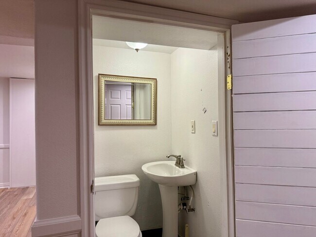 Building Photo - Updated Bountiful Home | 3 Beds, Finished ...