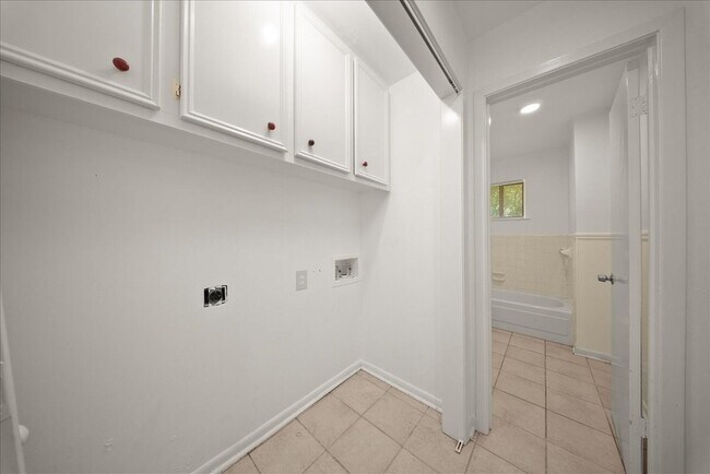 Building Photo - 421 Forrest Ln